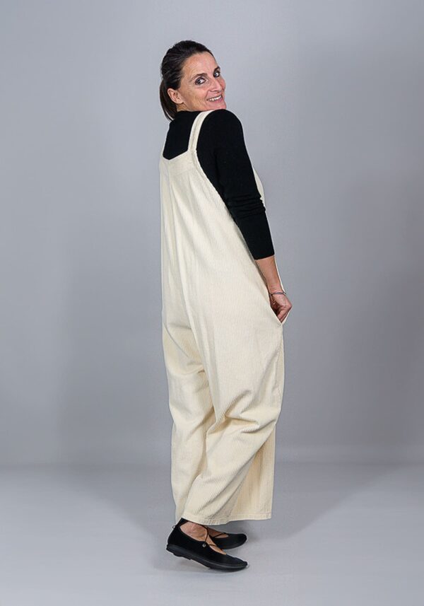 Maxi salopette in velluto a coste color burro-3