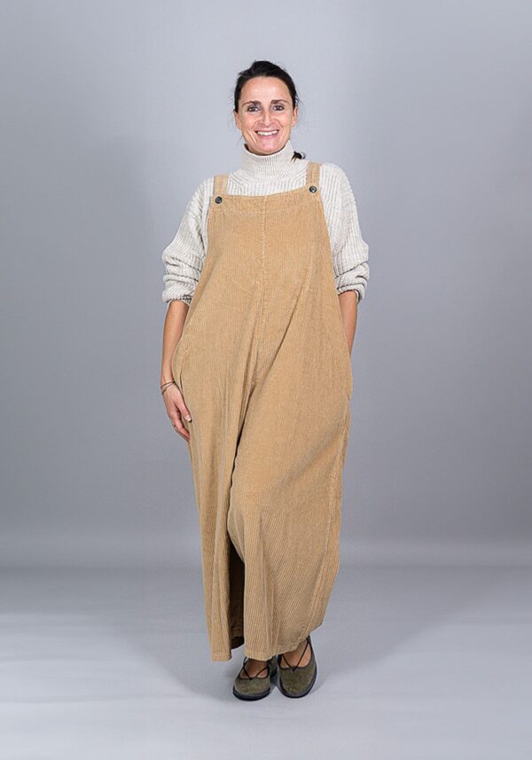 Maxi salopette in velluto a coste color cammello