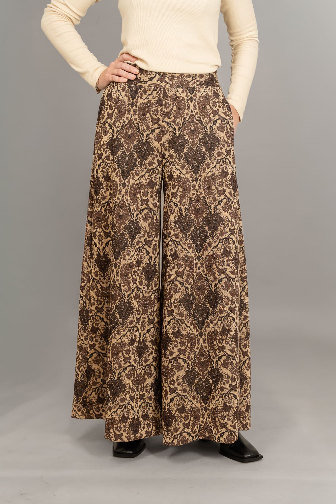 pantagonna lungo jacquard colore fondente indossato fronte pantagonna lungo jacquard colore fondente indossato fronte