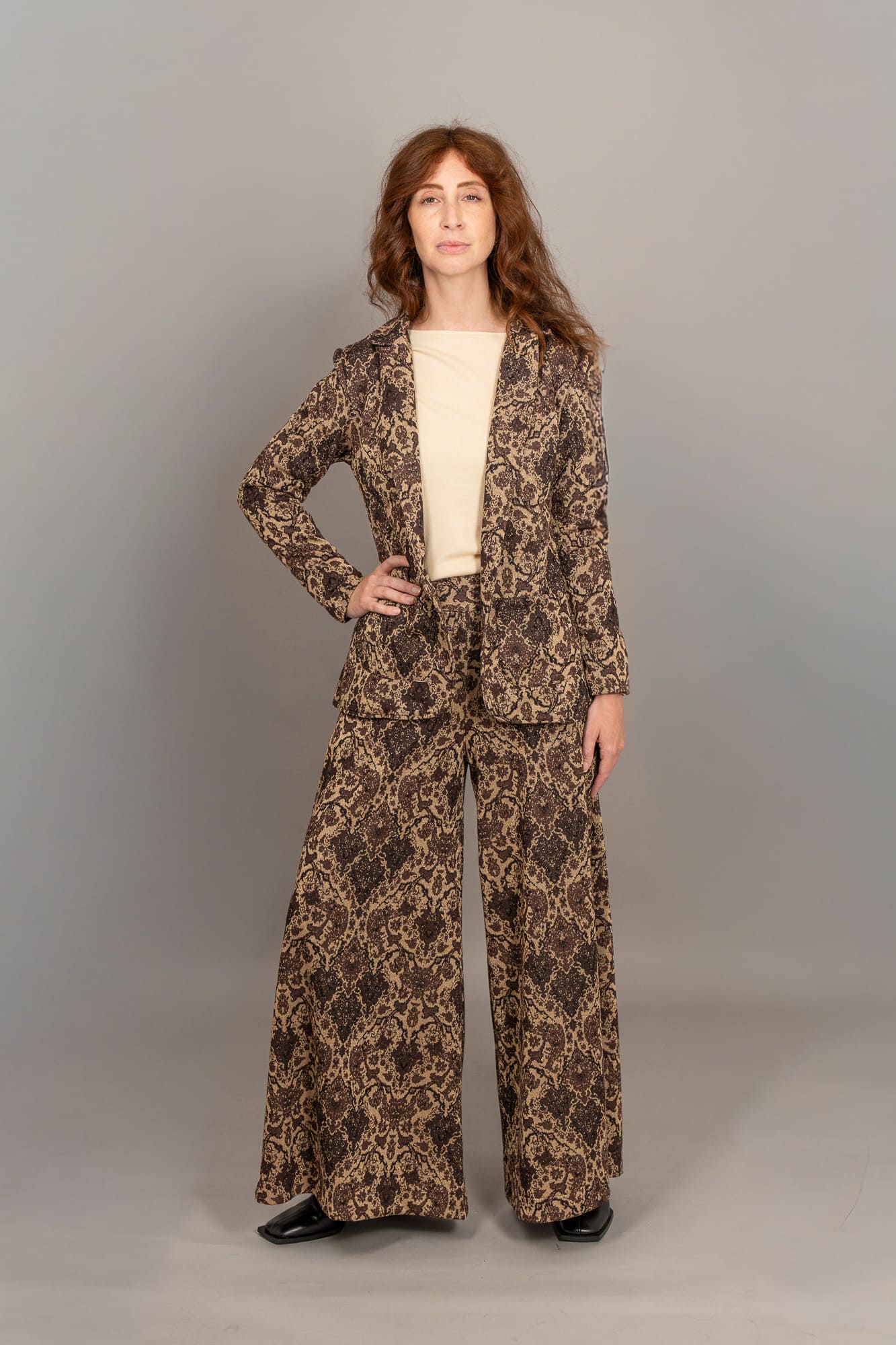 pantagonna lungo jacquard colore fondente indossato pantagonna lungo jacquard colore fondente indossato