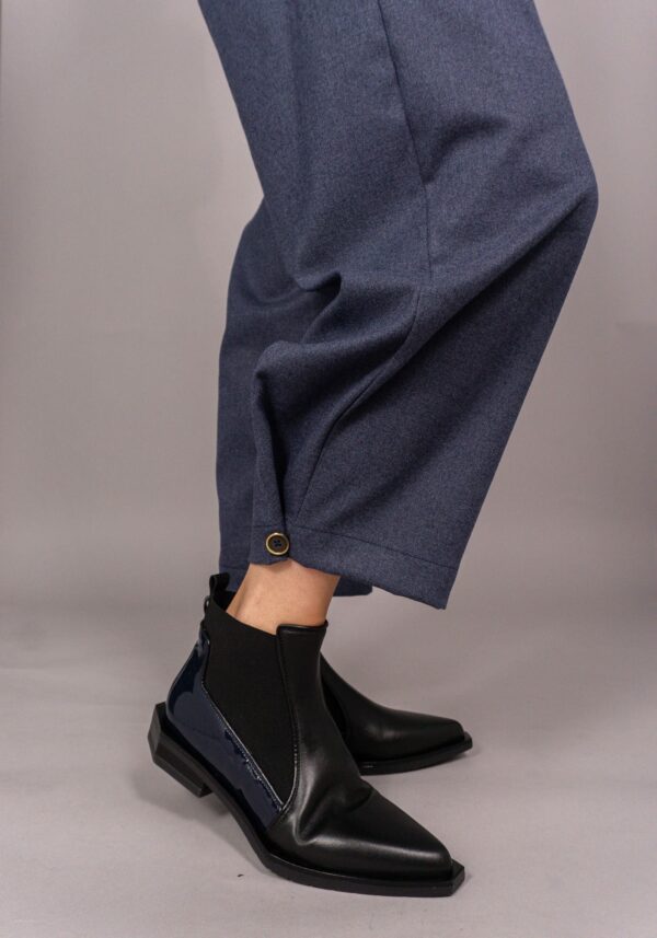 Pantalone baggy con bottone colore carta da zucchero