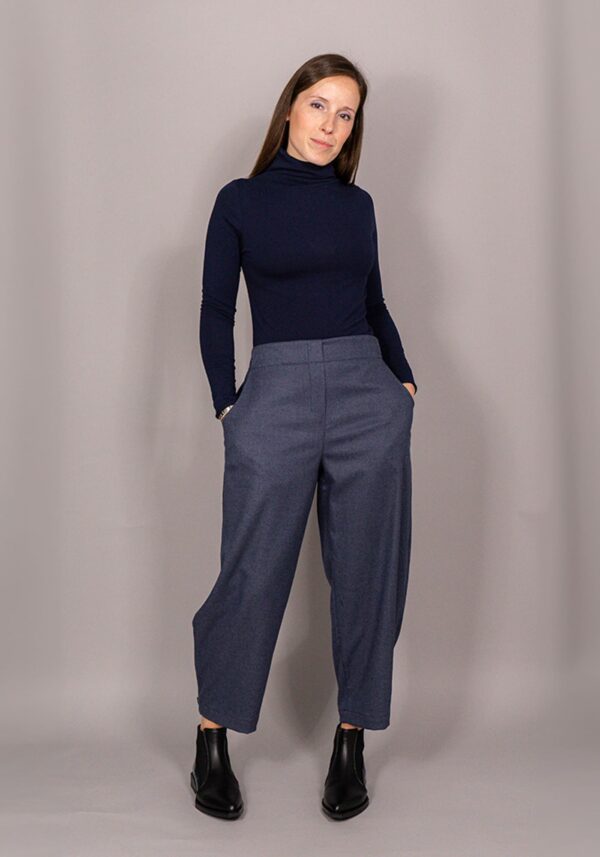 Pantalone baggy con bottone colore carta da zucchero