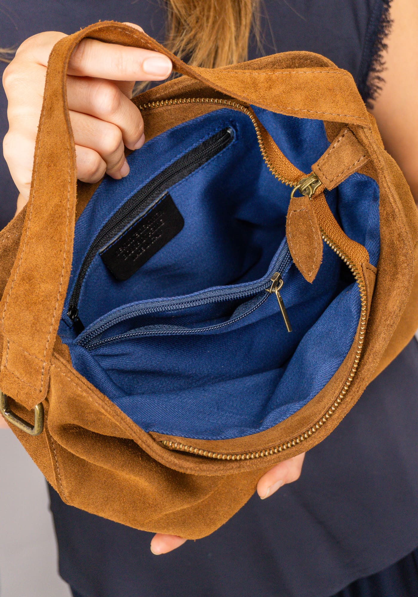 interno borsa mini shopper scamosciata colore castagna