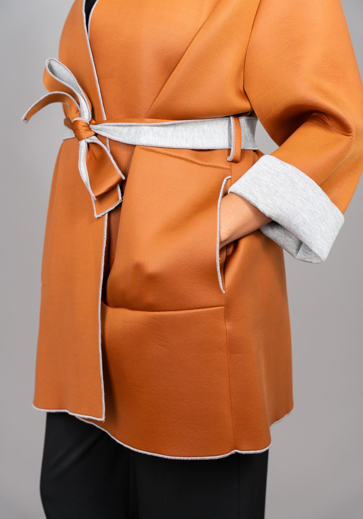 cappotto calla laccio colore ruggine dettagli