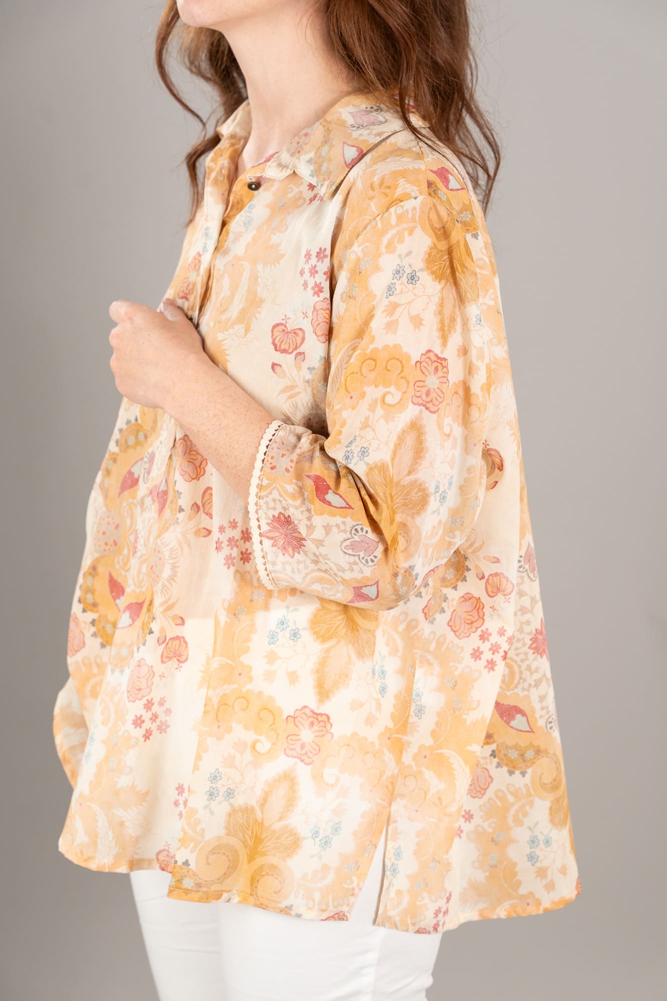 Camicia vittoria romantica fantasia colore sabbia dettaglio-1