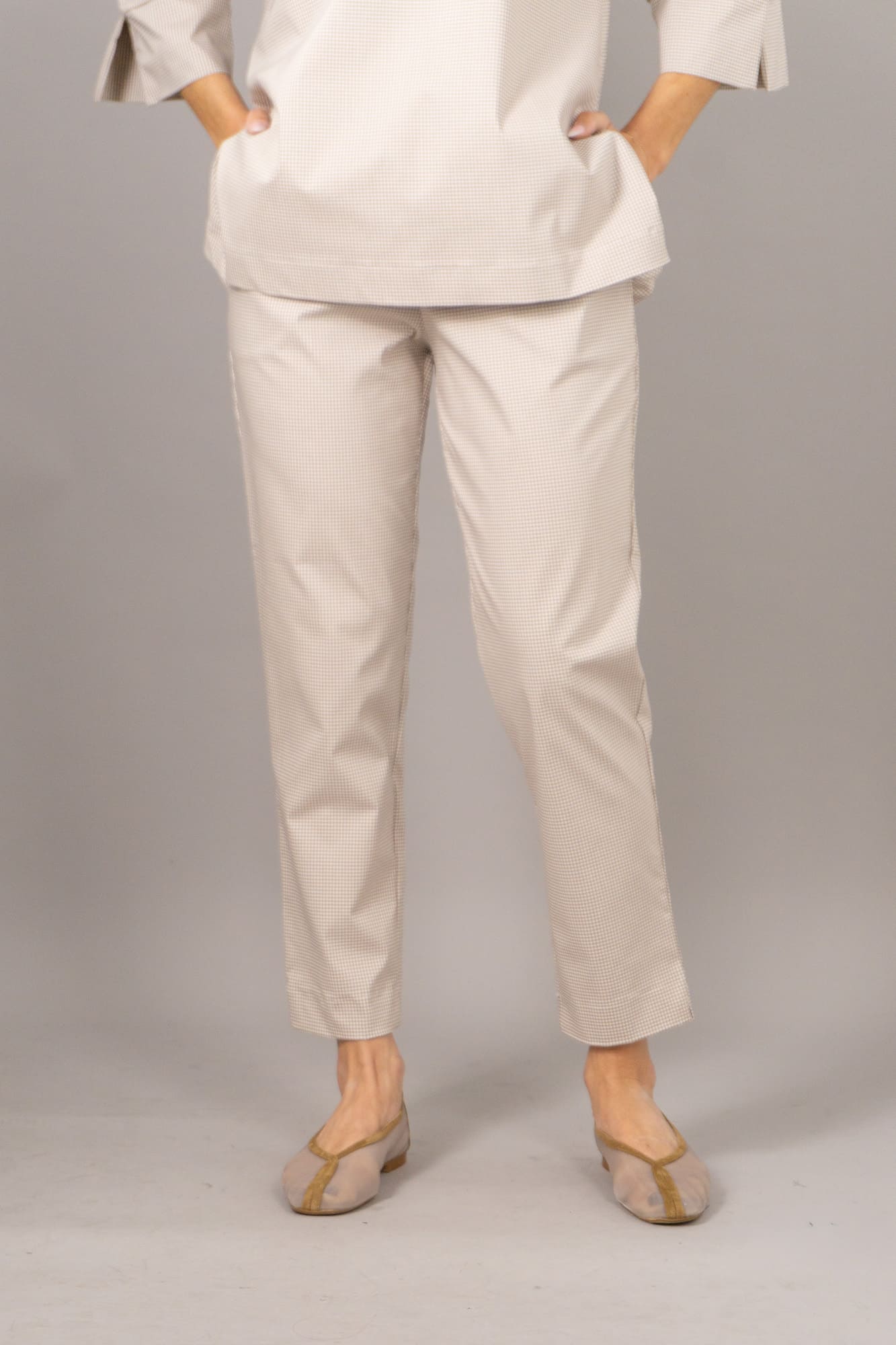 Pantalone sigaretta flora vichy colore sabbia dettagli di capogiro-1