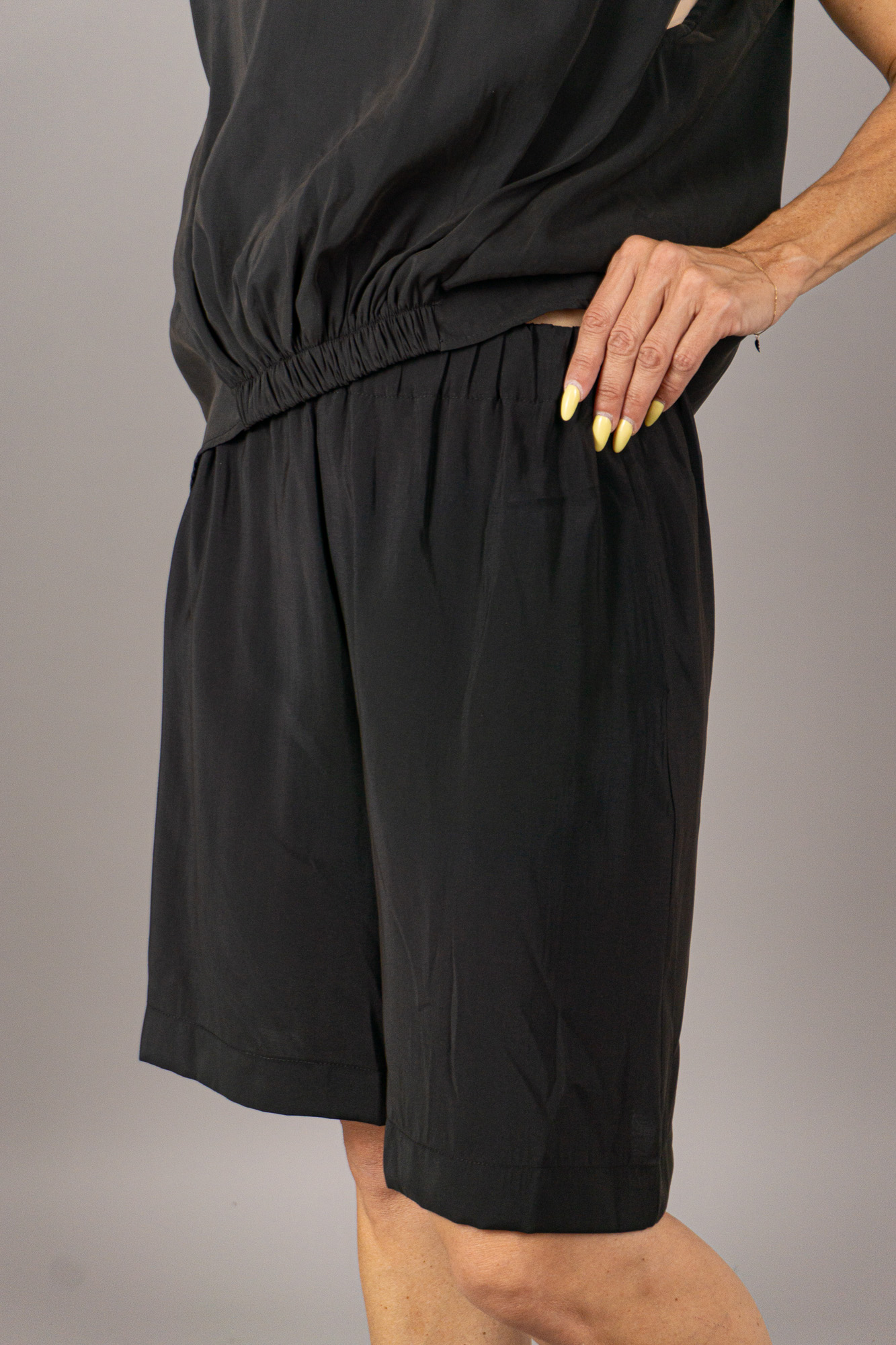 bermuda tulia colore nero-1 bermuda tulia colore nero-1