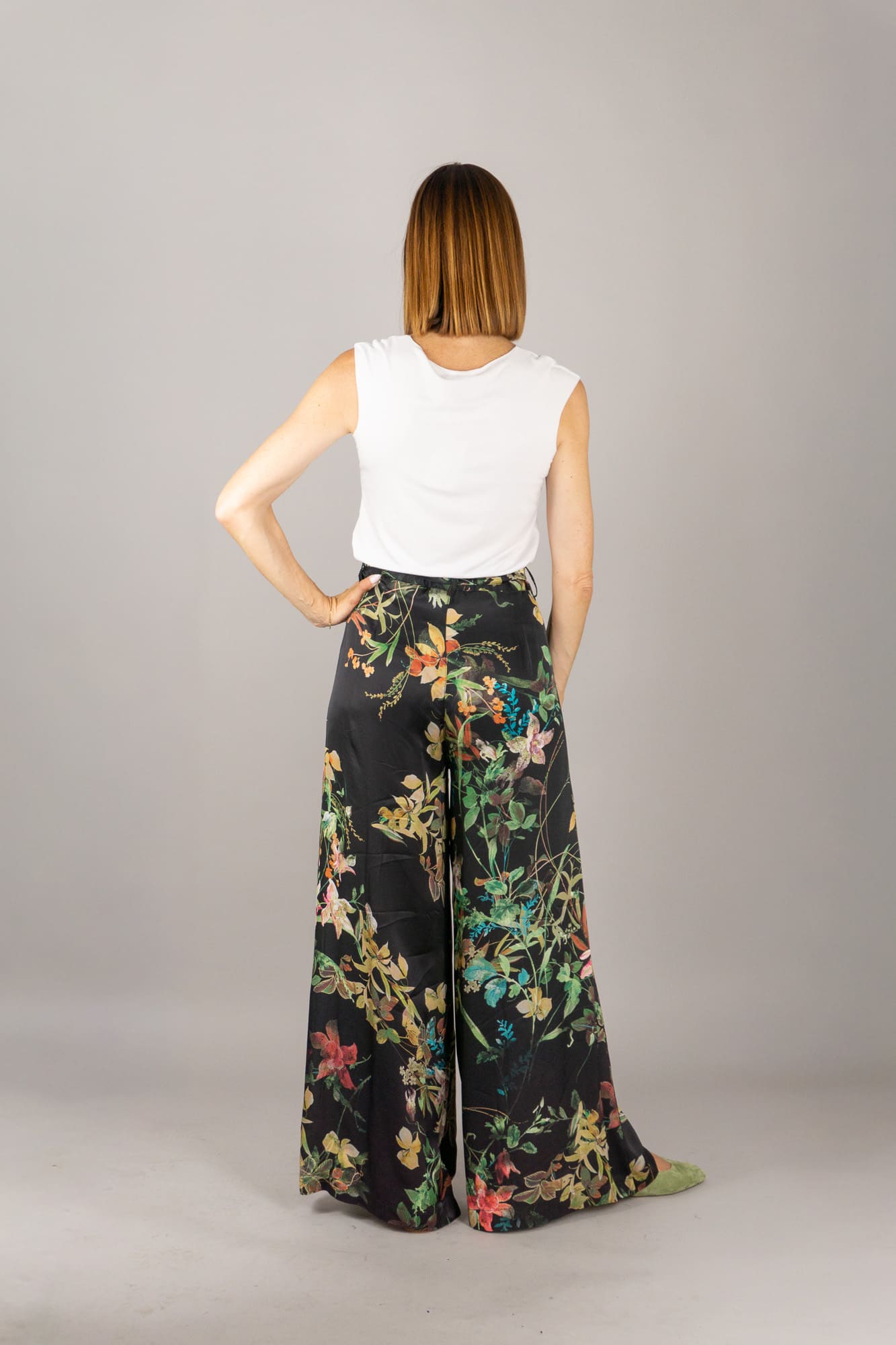 pantalone palazzo tulia fantasia retro dettagli di capogrio pantalone palazzo tulia fantasia retro dettagli di capogrio