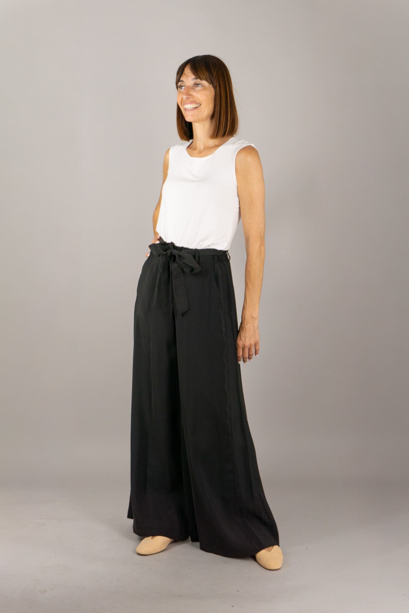 pantalone palazzo tulia nero-1 dettagli di capogrio pantalone palazzo tulia nero-1 dettagli di capogrio